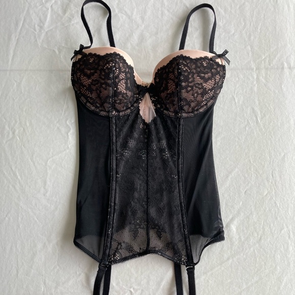 VS Lace Bustier in Black/Nude Lace 32B, Lace Thong XS, Strappy Back Panty XS - Picture 4 of 8